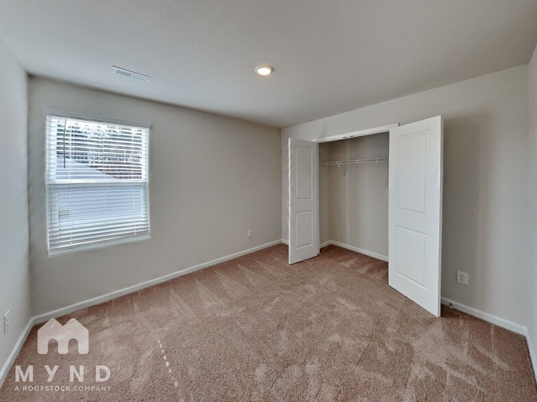 Building Photo - 241 New Villas St