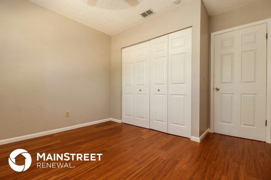 Building Photo - 207 Regal Park Dr