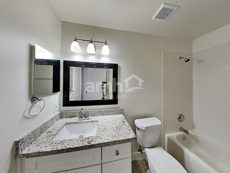 Building Photo - 14513 Kaiser Ct