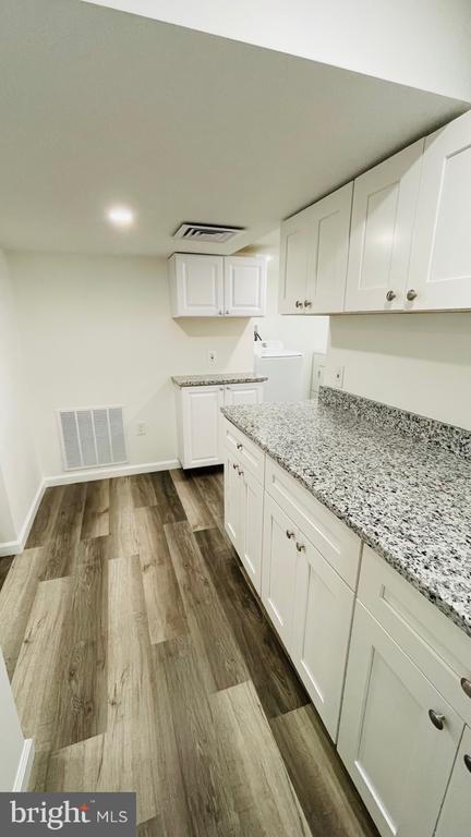 Building Photo - 5015 Wilkens Ave