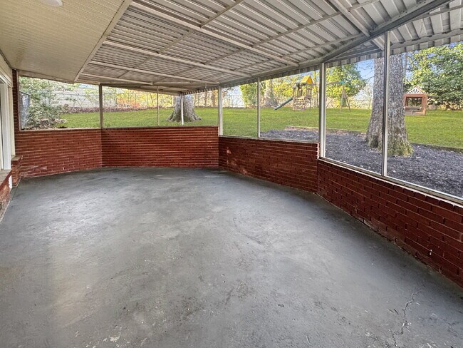 Building Photo - Newly Remodeled Home in the Heart of Gainesville – Available Now!