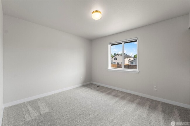 Building Photo - Amazing 4 br 2.5 bedroom 2000 sqft home!