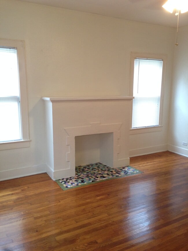 Building Photo - 713 E Elmira St