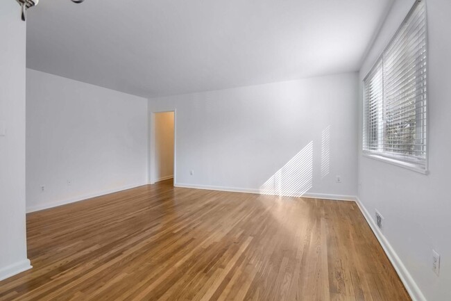 Building Photo - Renewed Spacious Condo in Parkside - Bethe...