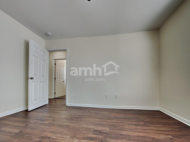 Building Photo - 321 Mossy Wood Rd