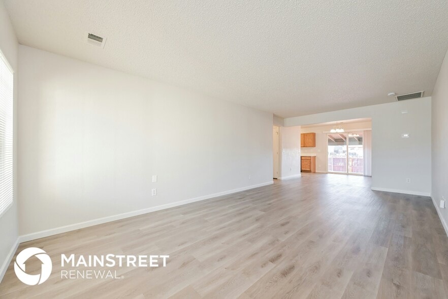 Building Photo - 5117 Kittredge St