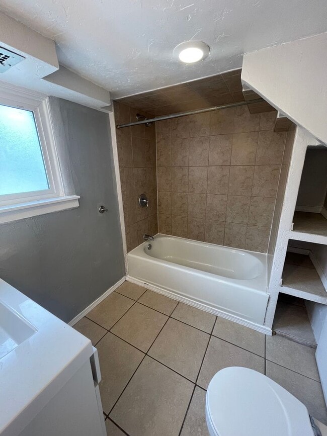 Building Photo - Beautiful 4-Bedroom House