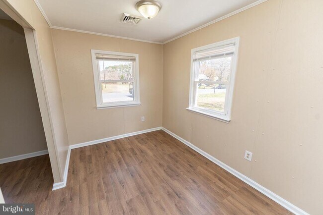 Building Photo - 504 Plover Rd