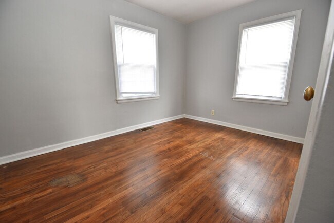 Building Photo - Cute 2 Bedroom In Mishawaka Near the River