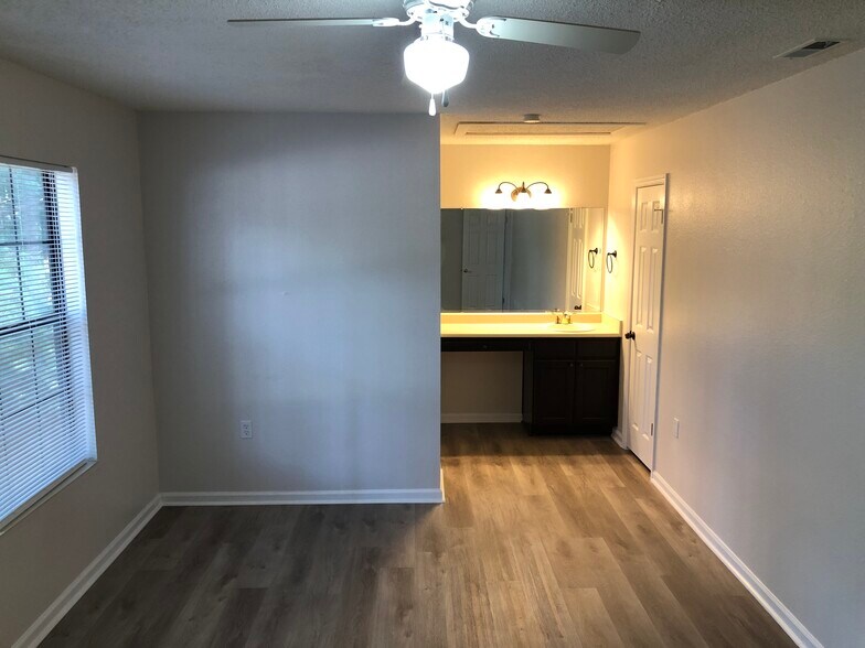 Building Photo - 7703 Falcon Rest Cir