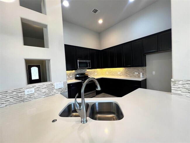 Building Photo - 613 Palmilla St