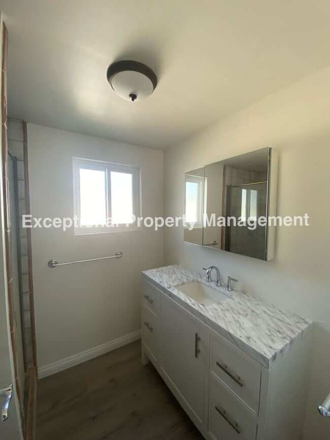 Building Photo - Great 4 bedroom 2 bath single story home