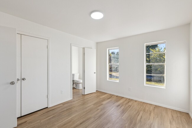 Building Photo - 1605 E Park Pl