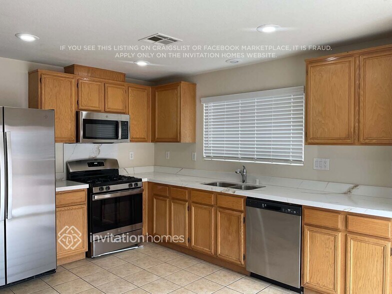 Building Photo - 577 Uxbridge Dr