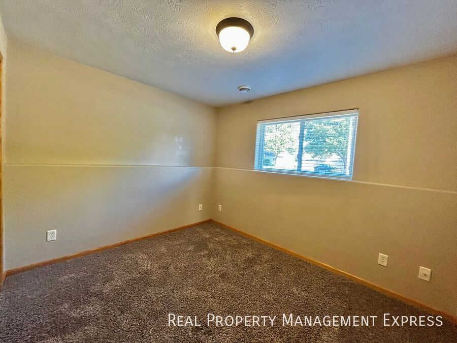 Building Photo - 7636 S Rose Crest Ct