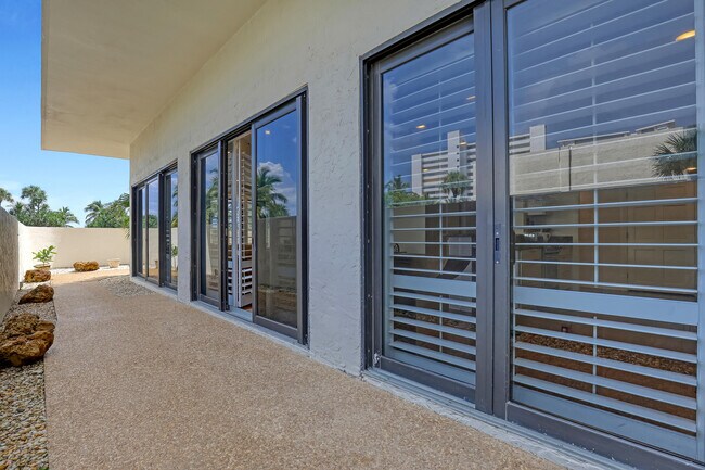 Building Photo - 3400 N Ocean Dr