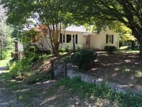 Building Photo - 2BR/1BA home with bonus room