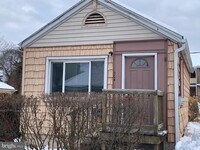 Building Photo - 304 Cherry St