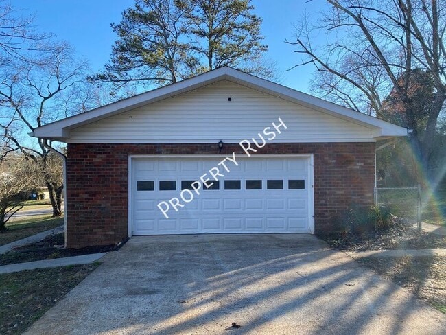 Building Photo - 2337 Mark Ln