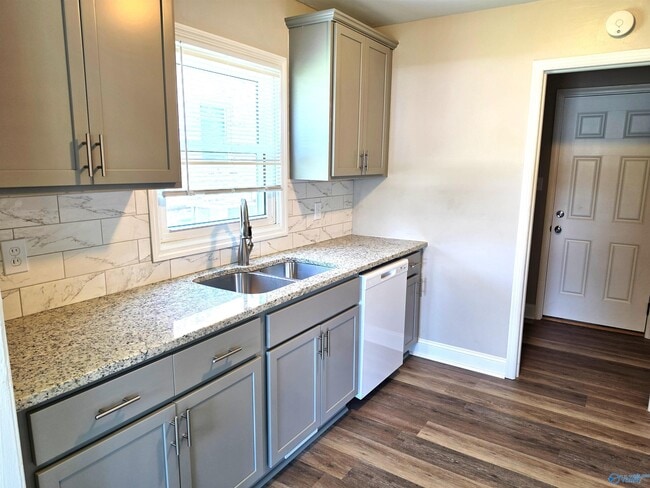 Building Photo - 507 Redbud Dr NW
