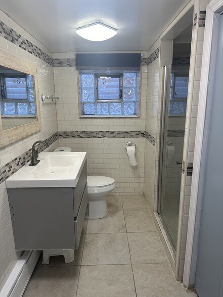 Building Photo - 7109 N Keeler Ave