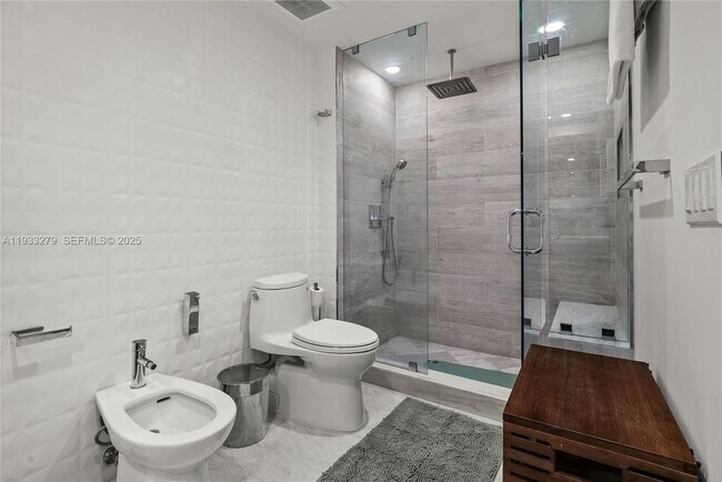 Building Photo - 5055 Collins Ave