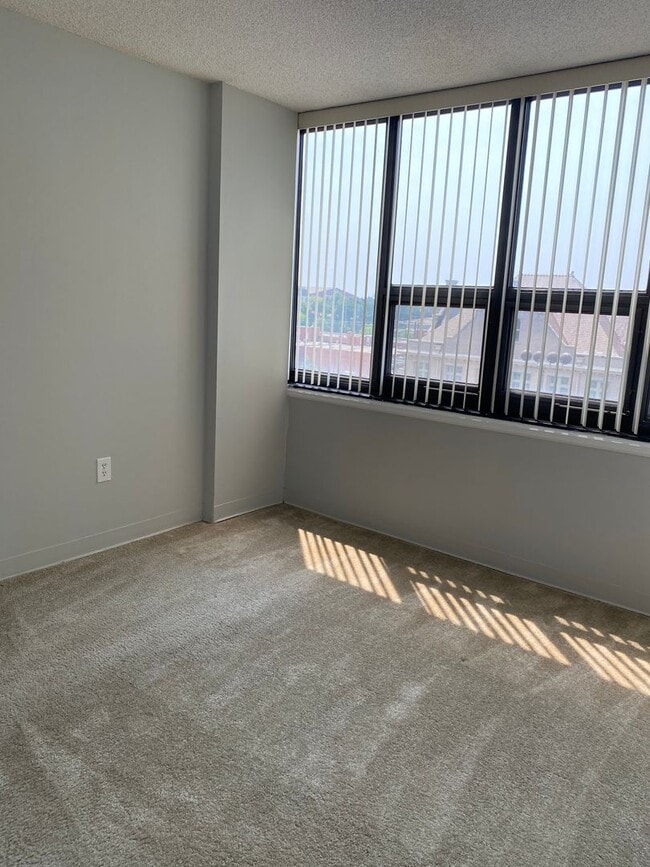 Building Photo - wh302