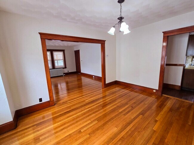 Building Photo - 42 Cushing St