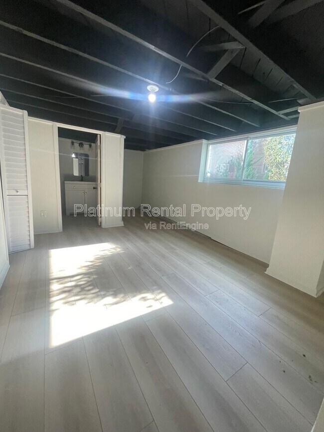 Building Photo - 1245 Shore Dr SW