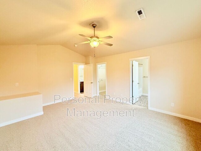 Building Photo - 6108 NE 71st Ave