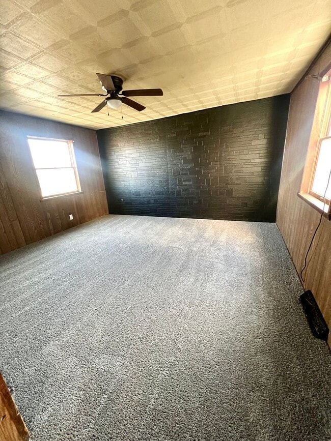 Building Photo - 502 3rd St