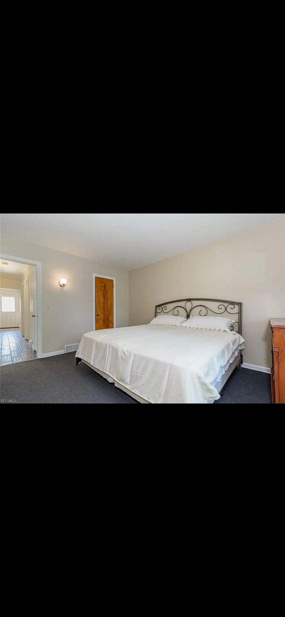 Building Photo - 5862 W 130th St