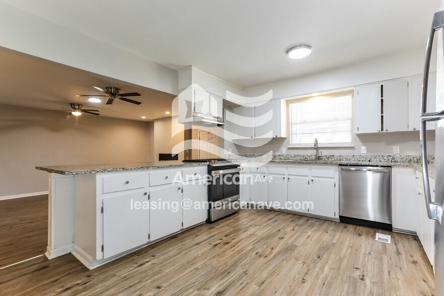 Building Photo - 2515 Montreal Dr