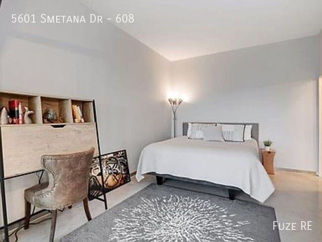 Building Photo - 5601 Smetana Dr