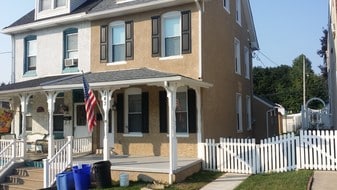 Building Photo - 143 E 9th Ave