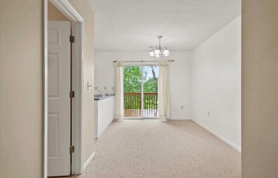 Building Photo - 781 Merlins Way