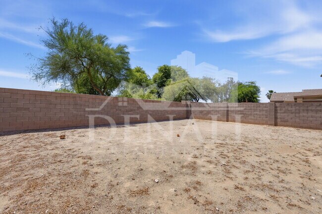 Building Photo - 21939 W Cocopah St