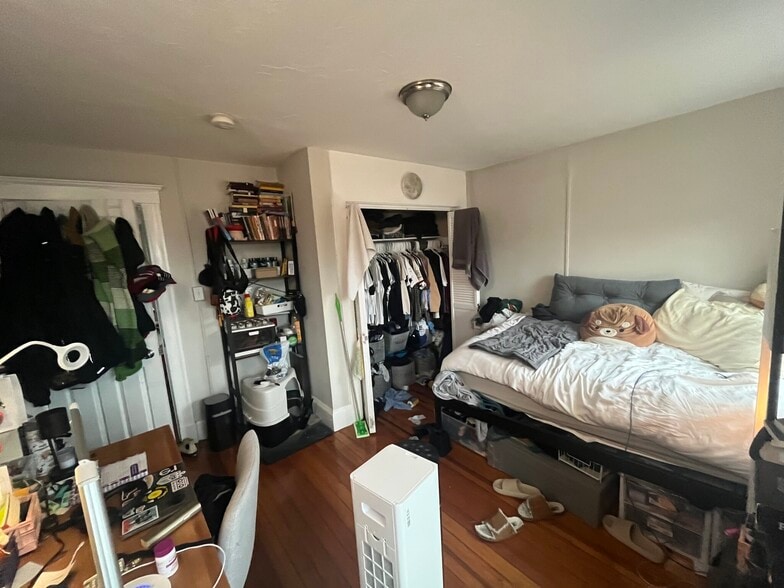 Building Photo - 220 Hanover St