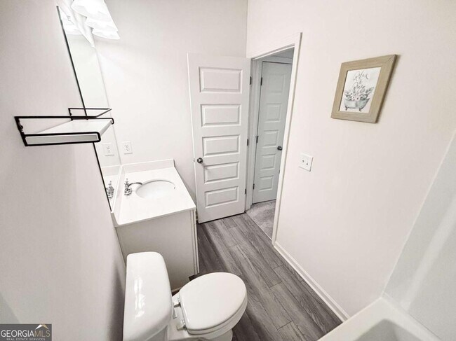 Building Photo - 5784 Silver Lk Dr