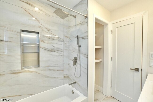 Building Photo - 25 Sanford Ave