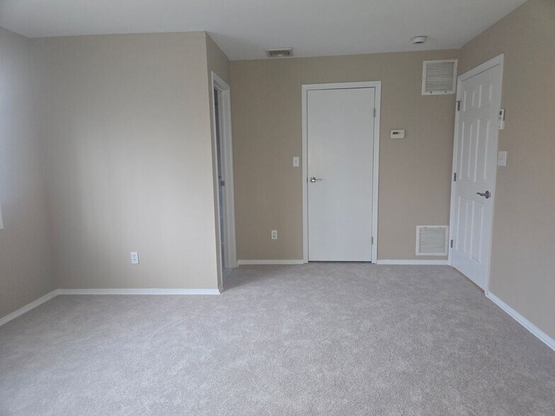 Building Photo - 19 Cardinal Ln