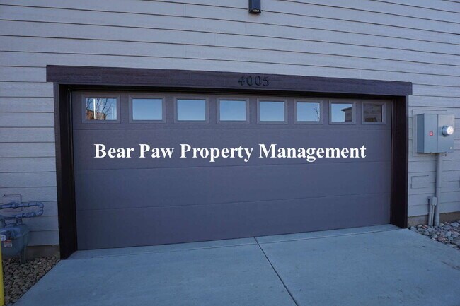 Building Photo - Newer Townhome in Lakewood!!