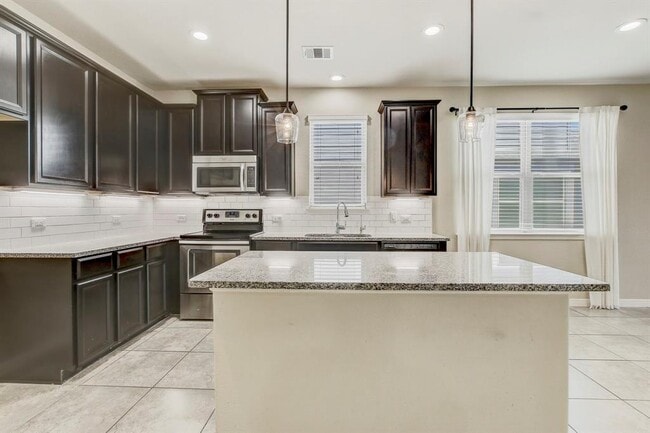 Building Photo - 356 Quarry Ln