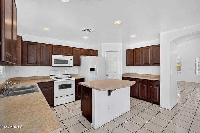Building Photo - 7823 S 48th Ln
