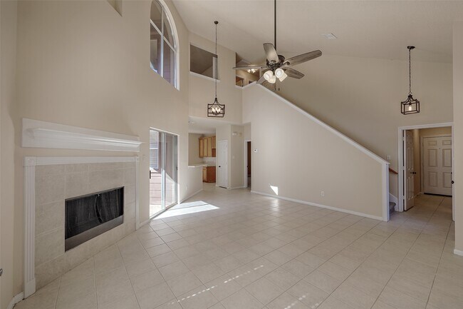 Building Photo - 1815 Tickner St