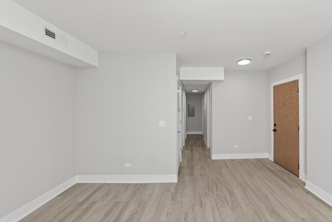 Building Photo - 2 bedroom in Chicago IL 60202