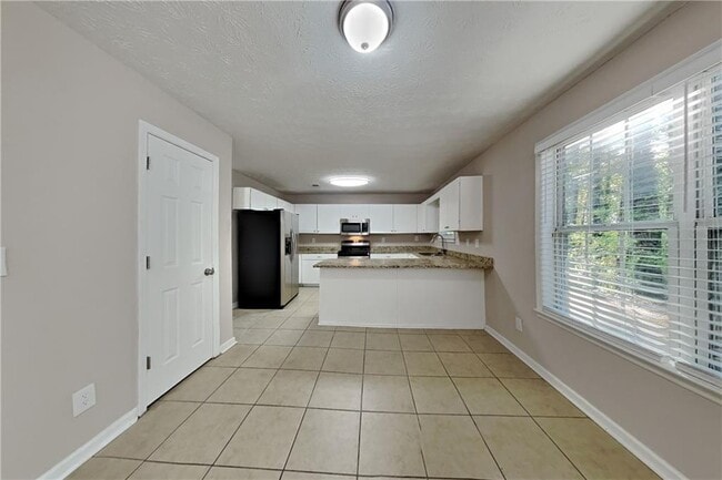 Building Photo - 2929 Sentinel Cir