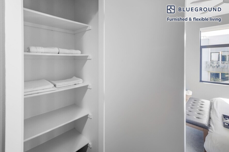 Building Photo - 690 Long Bridge St