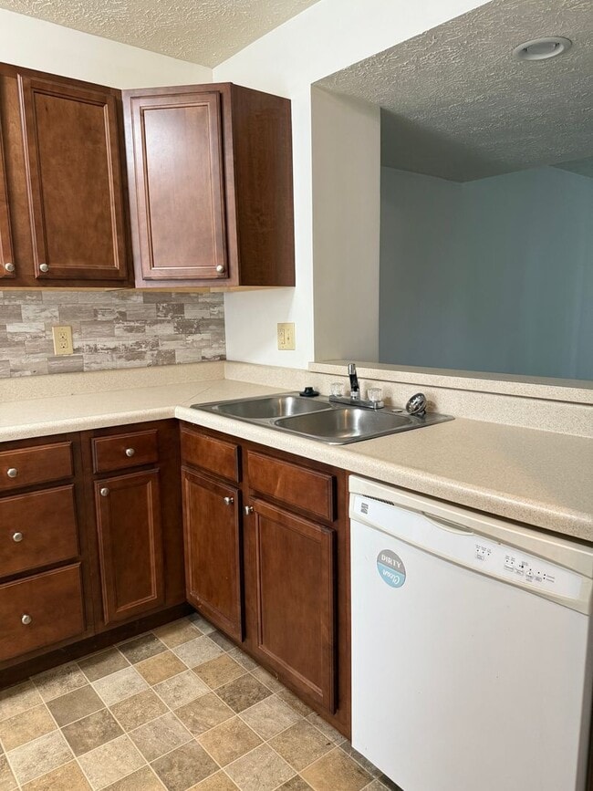 Building Photo - Live Comfortably in Timber Ridge – Just 2 Miles from IU!