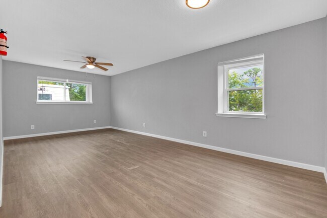 Building Photo - 521 Spring Dr